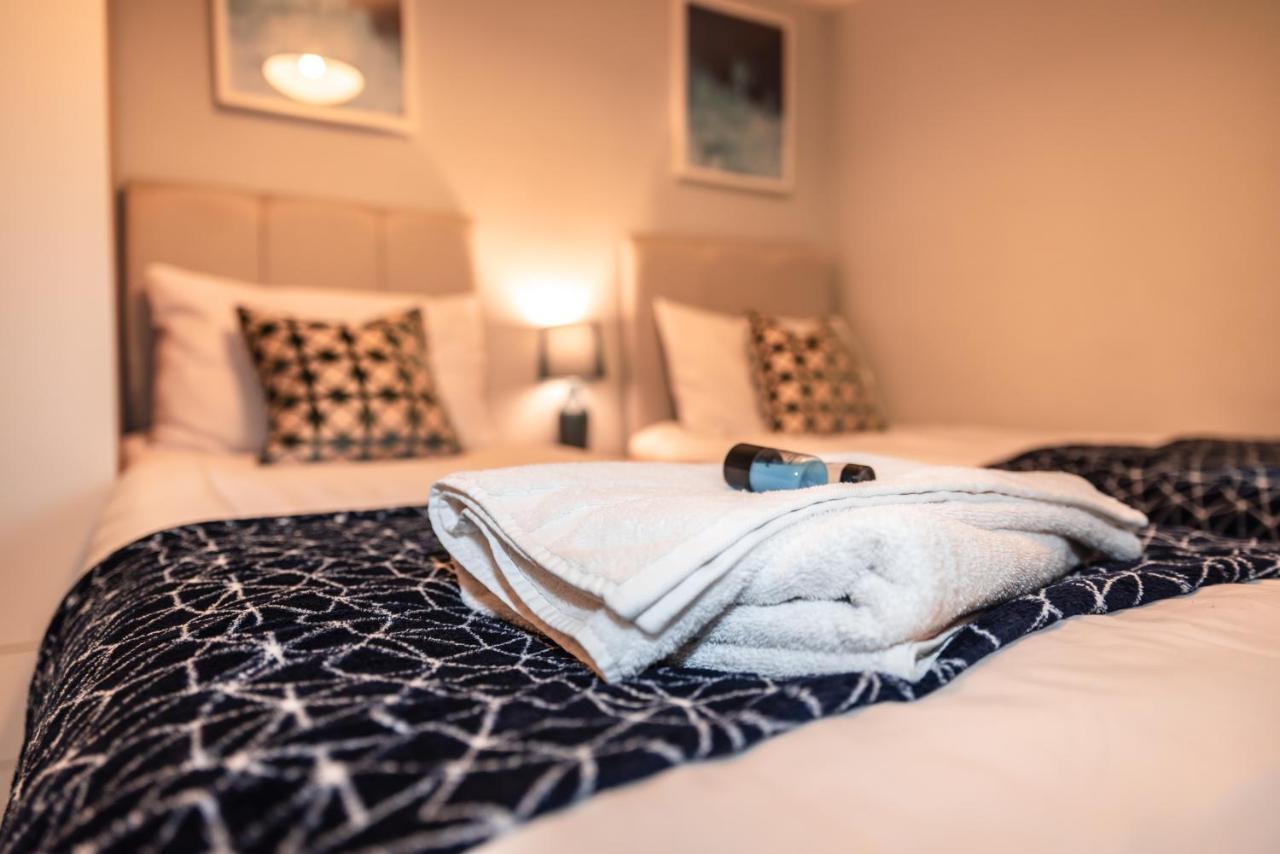 Best Price! Perfect Gunwharf Accommodation - 5 Single Beds Or Kingsize Free Parking ポーツマス エクステリア 写真