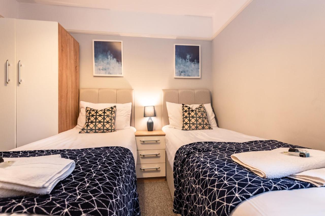Best Price! Perfect Gunwharf Accommodation - 5 Single Beds Or Kingsize Free Parking ポーツマス エクステリア 写真